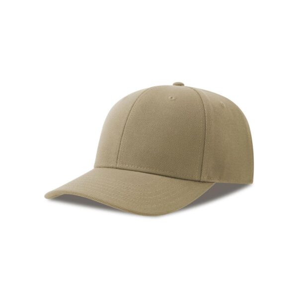 A beige cap made from recycled polyester, featuring a simple design and a curved peak. It includes a logo.