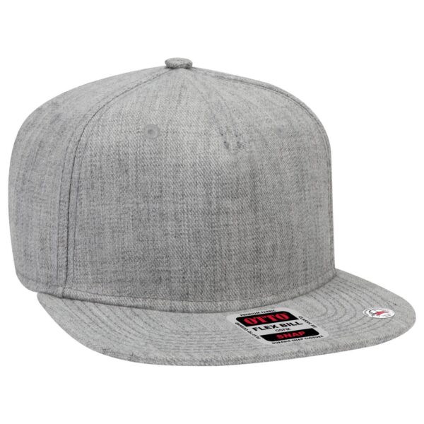 A grey snapback cap featuring a flat brim and a textured fabric. It includes a logo on the front.
