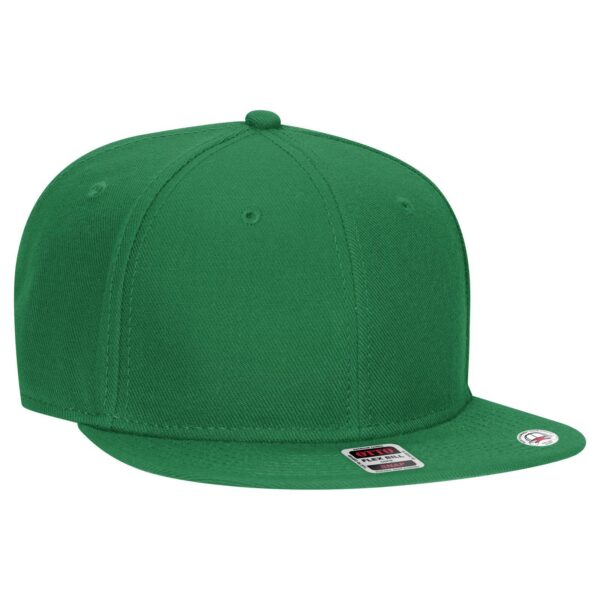 A green 6 panel mid profile snapback cap featuring a flat brim and a logo.
